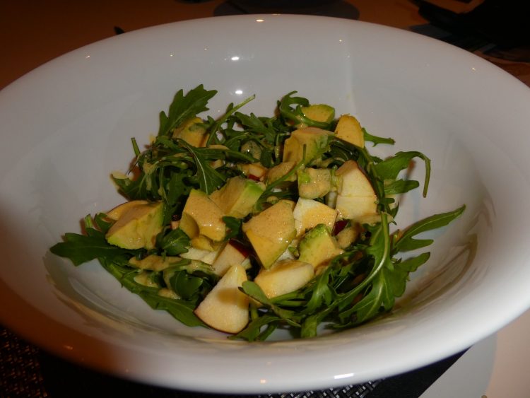 salat med avocado og æble