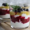 græsk yoghurt med mango og passionsfrugt