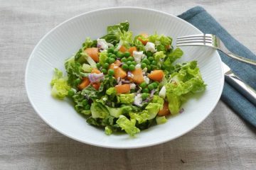 salat med ærter og abrikoser